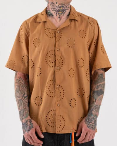 OVER-D Camicia mezza manica con collo bowling e tessuto operato OE1S2S6C43 Cammello