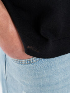 T-shirt boxy fit in maglia con rotture ai bordi 86009 Black (5)
