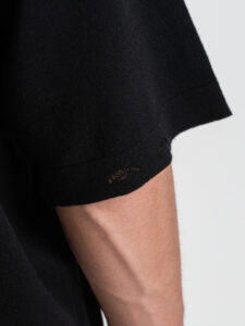 T-shirt boxy fit in maglia con rotture ai bordi 86009 Black (6)