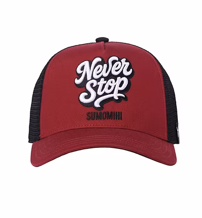 SUMOMIHI Cappellino bordeaux con retina nera e patch stampa NEVER STOP